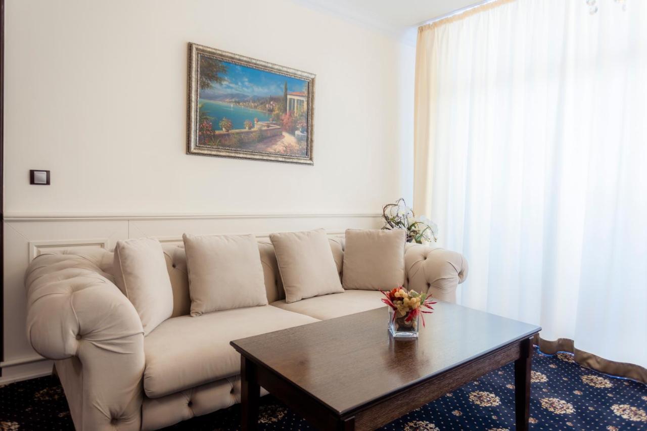 Hotel Palace Marina Dinevi Sveti Vlas Esterno foto
